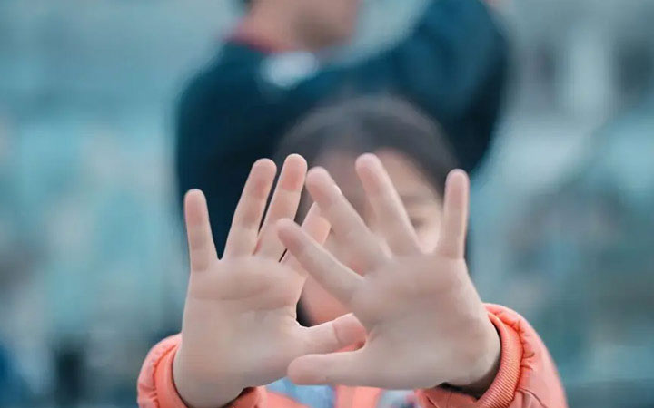 郑州合法供卵交流群-如果你的孩子害羞、软弱、缺乏安全感，该怎么办？改善孩子与他人沟通的4种方法。
